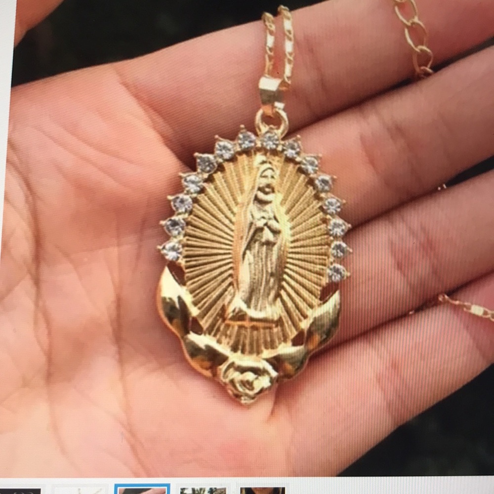 Religious Holy Virgin Mary Pendant  Necklace - Picture 2 of 4